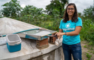 Jovem brasileira recebe prêmio da ONU por solução para filtrar água